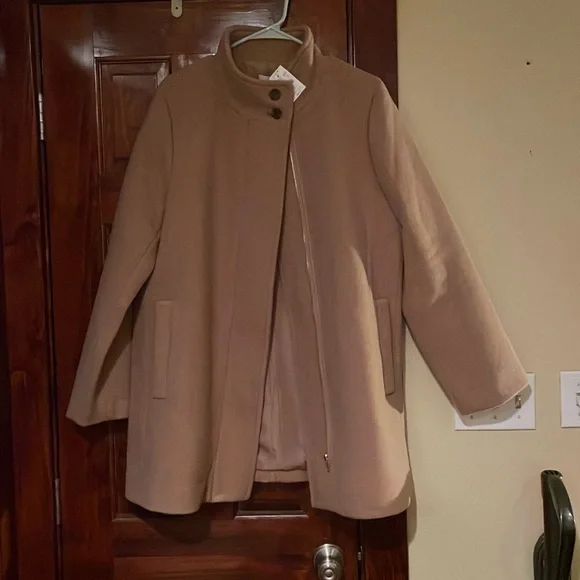 Brand new never worn car coat - Picture 1 of 3